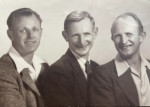 Harm Wiersema (r), broers Kees (l) en Bert (m)