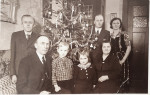 Jan Hendrik Wiersema (l),zijn ouders en Garmt met zijn gezin